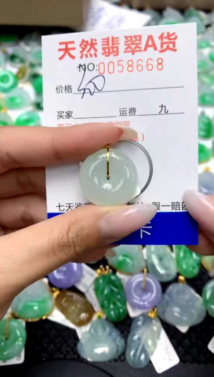 翡翠18K金镶嵌颈饰11111111111111