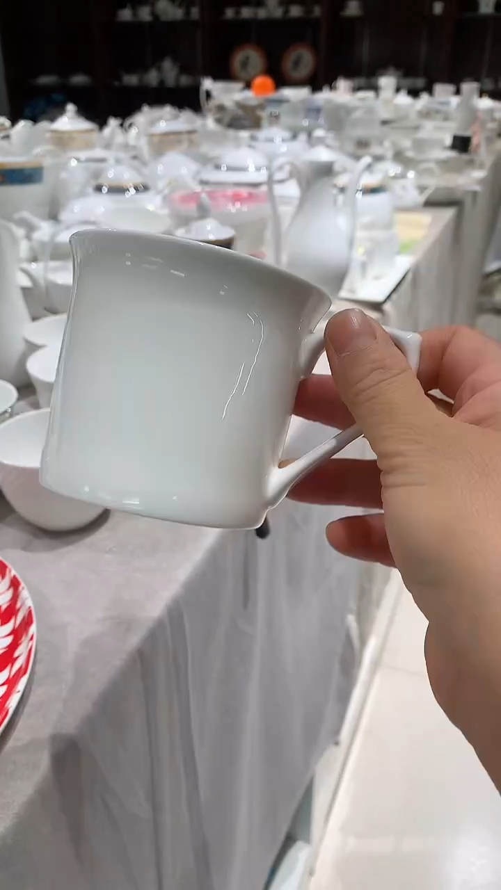 2个杯子隆达骨质瓷