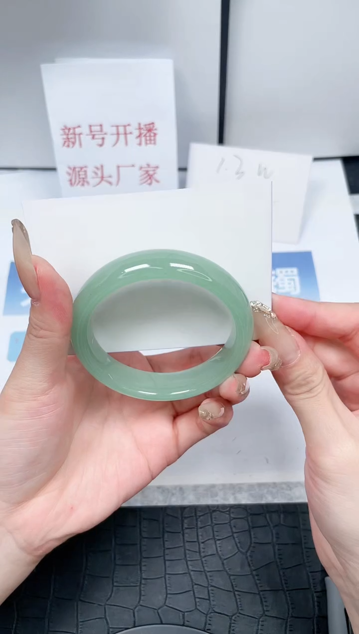 【闪购商品】石英质玉手镯未镶嵌Q209-55