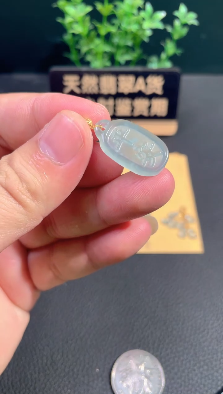 颈饰18K金镶嵌翡翠翡翠