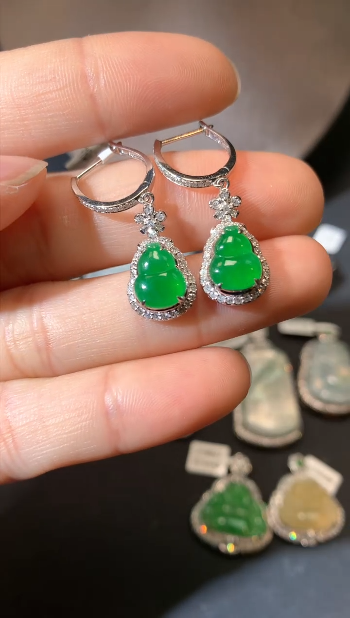 【闪购商品】翡翠吊坠(不含链)18K金镶嵌耳饰