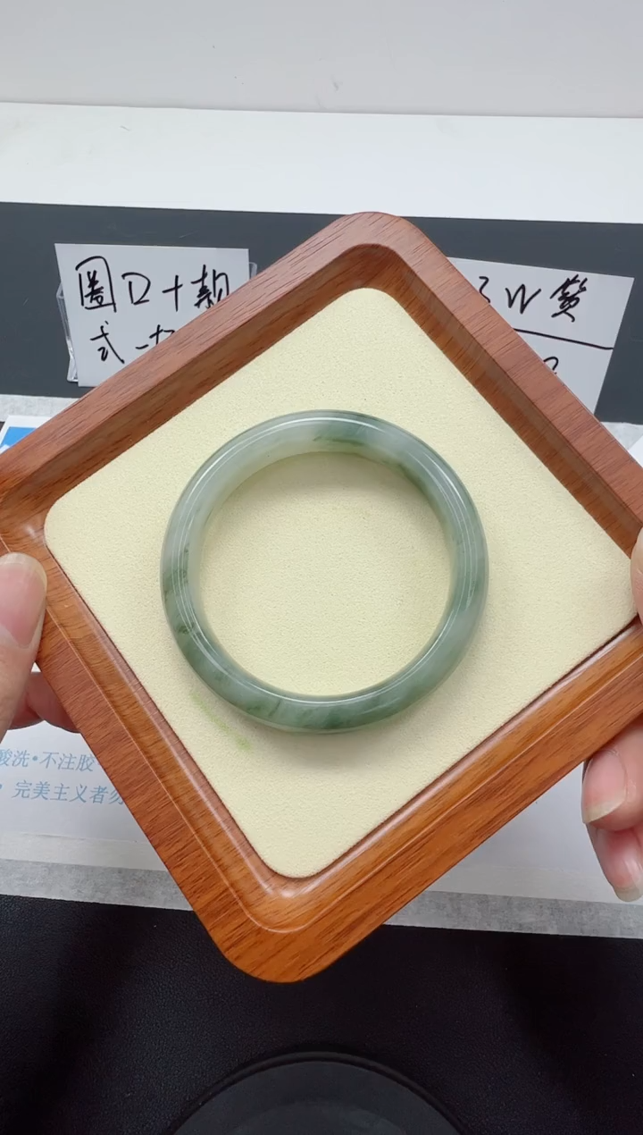 【闪购商品】石英质玉手镯未镶嵌编号：143 圈口：60天山翠