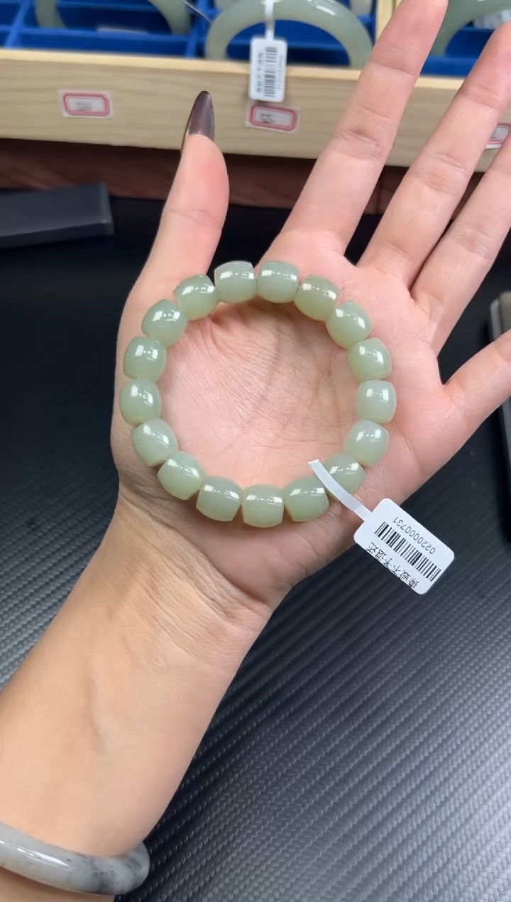 未镶嵌手串和田玉且末近矿微色差卡11*12j