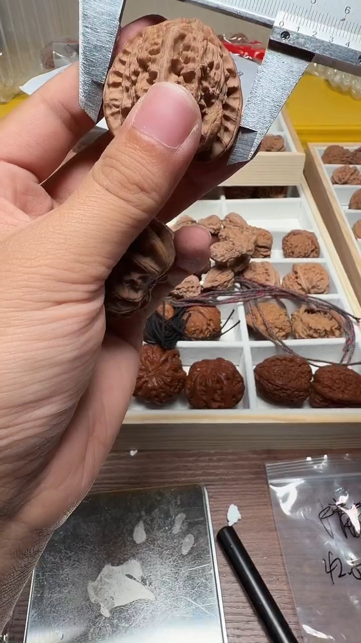 把件文玩核桃电**神40白狮子