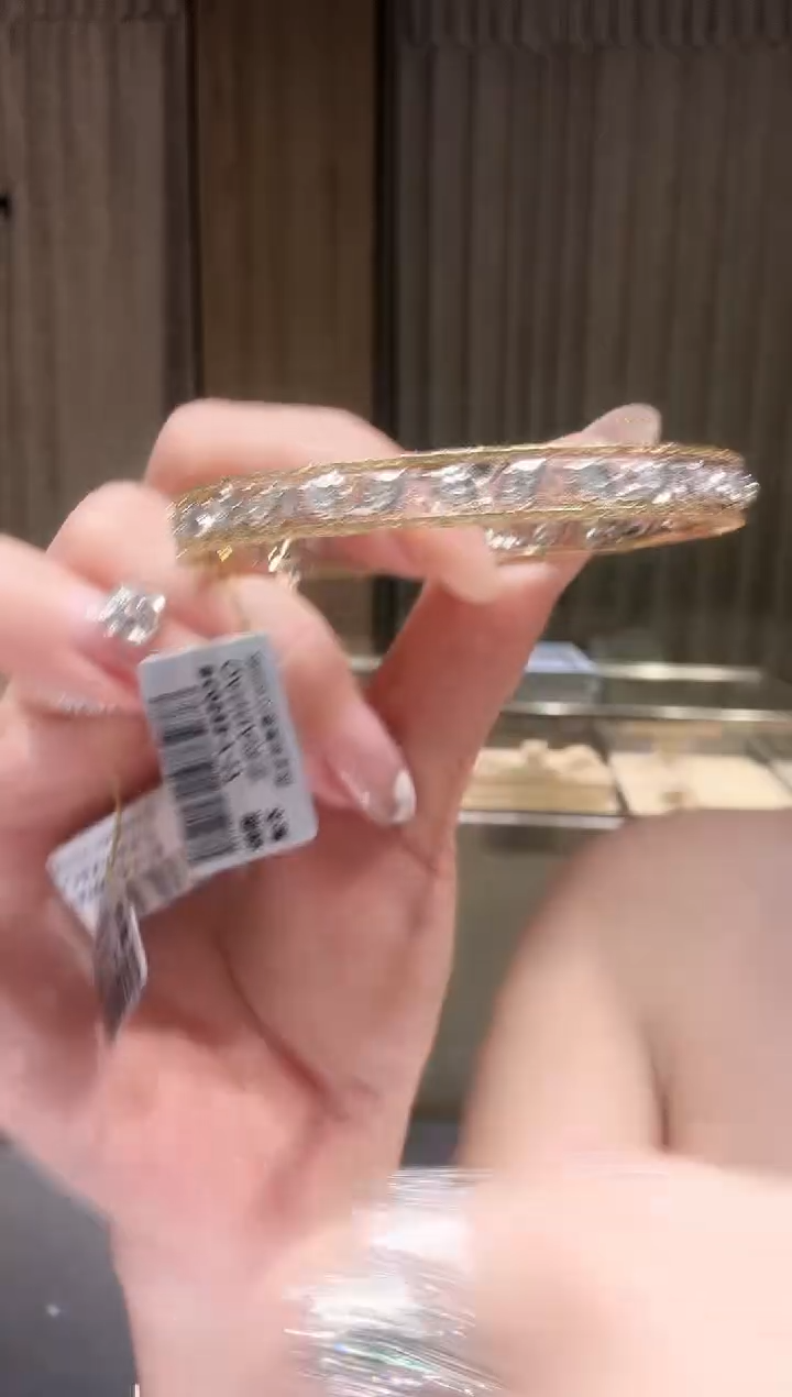 18K金镶嵌手镯钻石布布