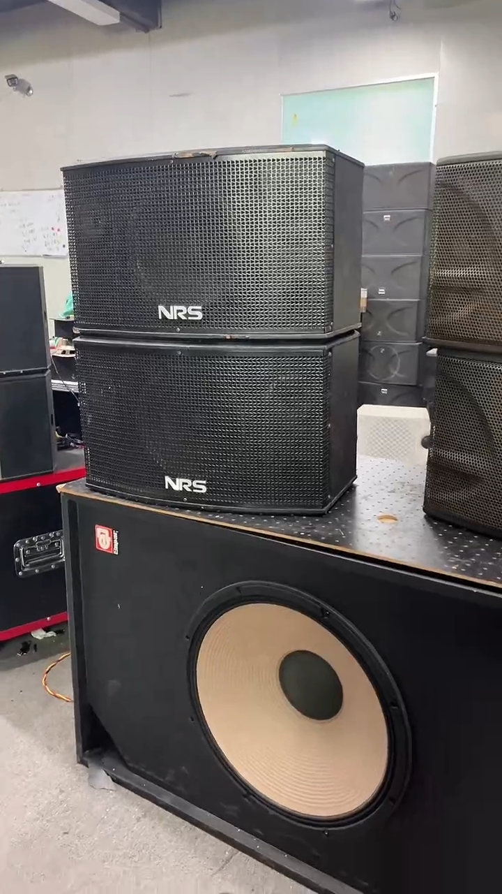 8新不包邮 10寸卡包音响 KTV音箱一对 有一只没高音 运费到付