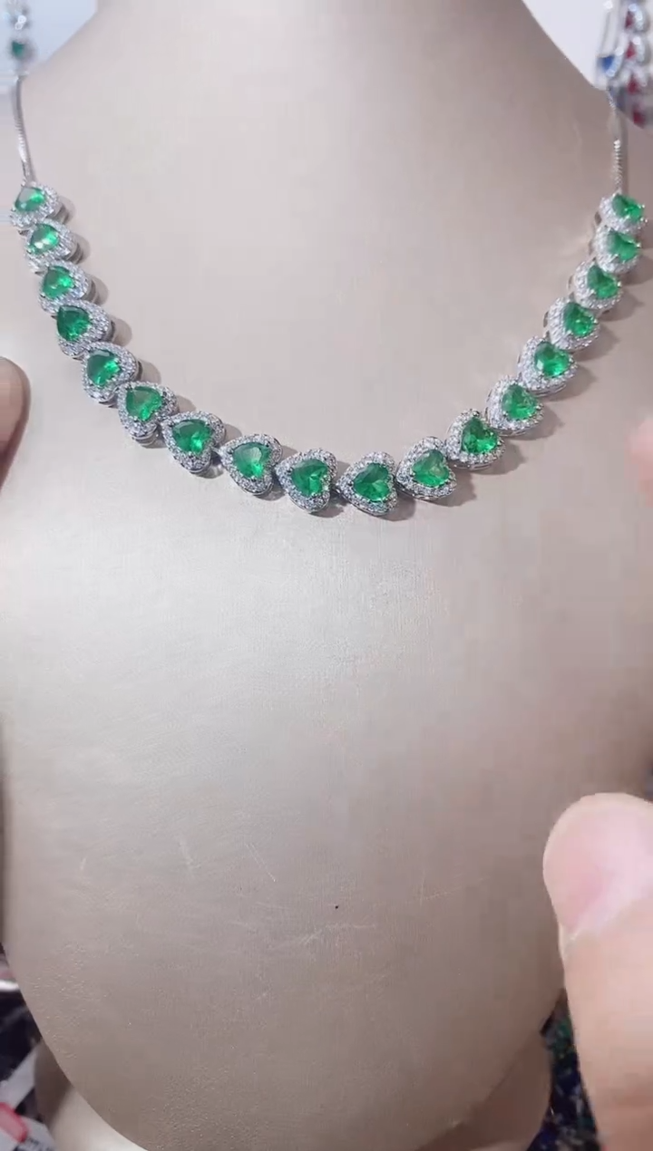 颈饰未镶嵌祖母绿  