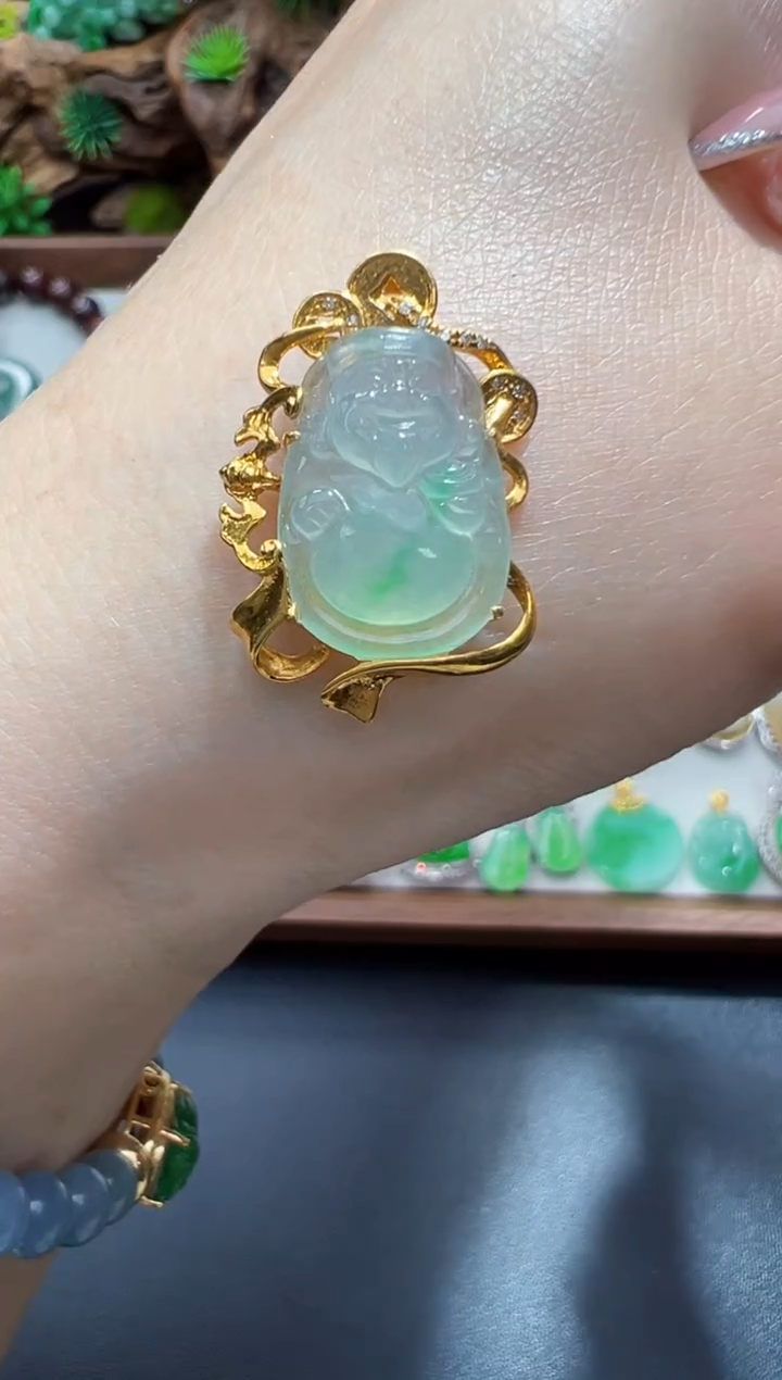 颈饰18K金镶嵌翡翠23.3*16.2*4.9米爷