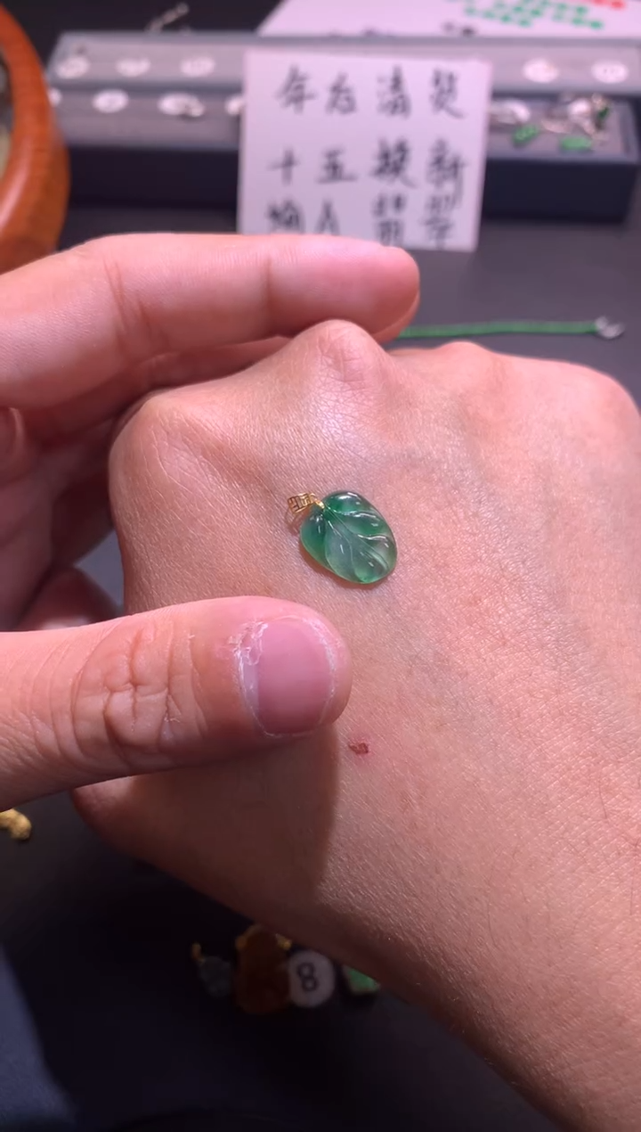 【闪购商品】翡翠吊坠(不含链)18K金镶嵌1