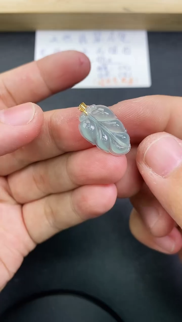 【闪购商品】翡翠颈饰18K金镶嵌天然翡翠A货赠皮绳