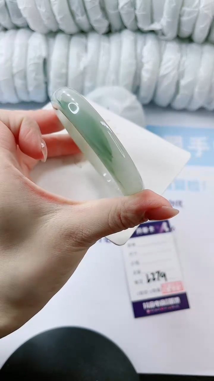 【闪购商品】石英质玉手镯未镶嵌多样性发货L279