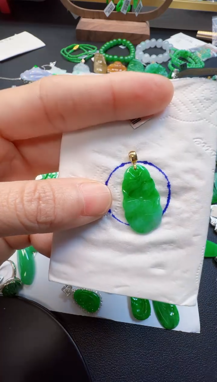 【闪购商品】翡翠吊坠(不含链)18K金镶嵌980