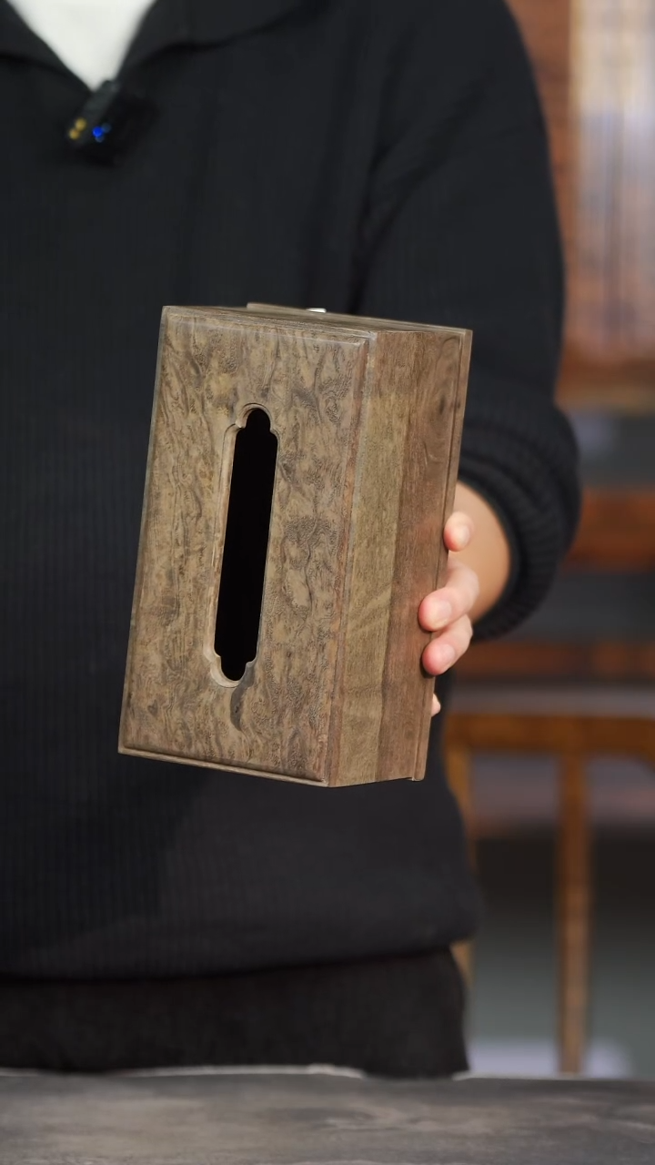 金丝楠390满花纹精工榫卯原木纸巾盒