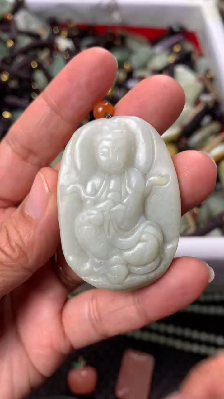 【闪购商品】和田玉颈饰未镶嵌多样性发货没有证书.拍一发一，有瑕