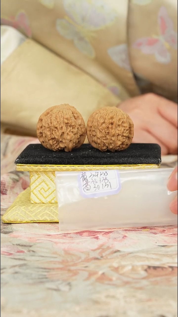 【闪购商品】文玩核桃把件非嫁接无名狮子头