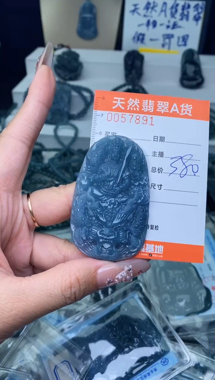 【闪购商品】翡翠颈饰未镶嵌··············