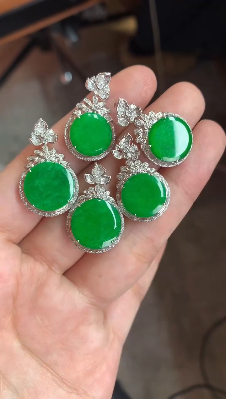 【闪购商品】翡翠吊坠(不含链)18K金镶嵌Q13|3880|多样性发其一