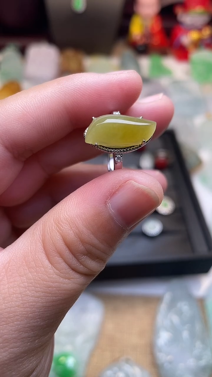 颈饰银S925镶嵌翡翠戒