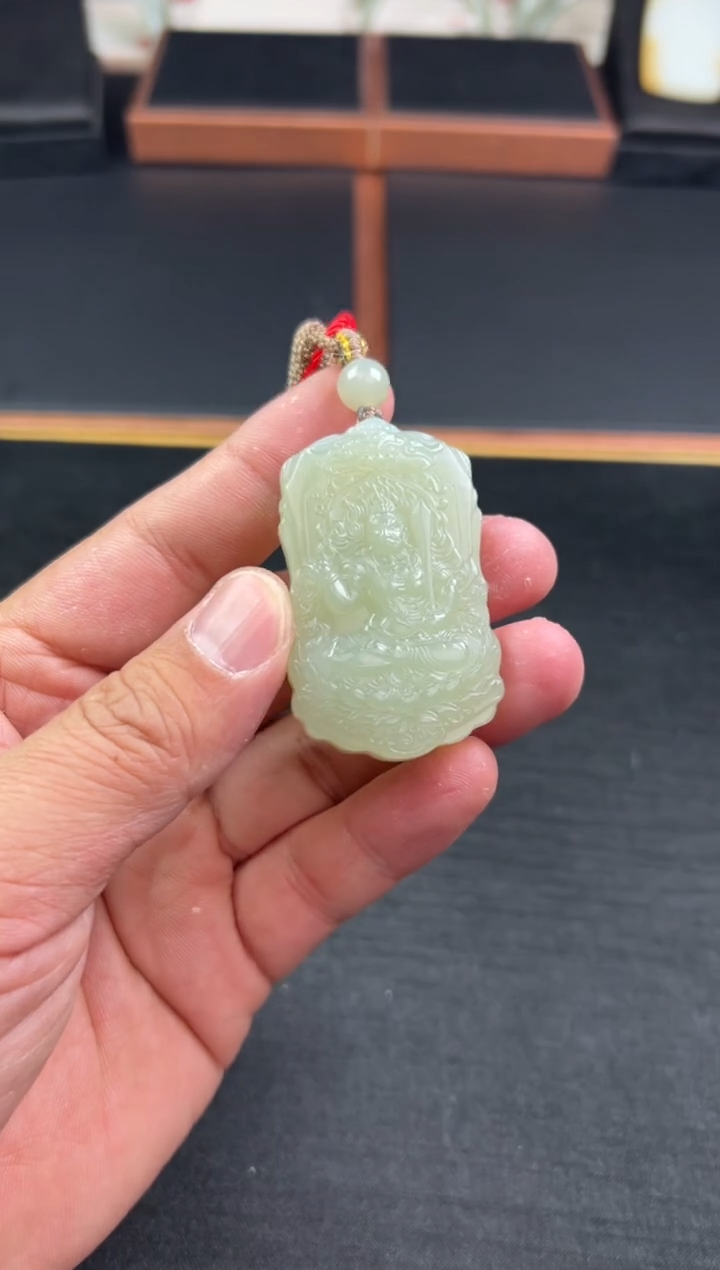 【闪购商品】和田玉吊坠(赠链)未镶嵌且末微色差近矿