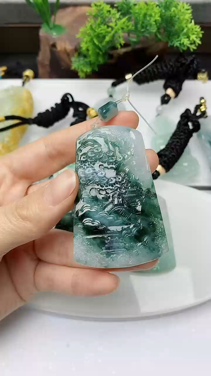 【闪购商品】翡翠颈饰未镶嵌        