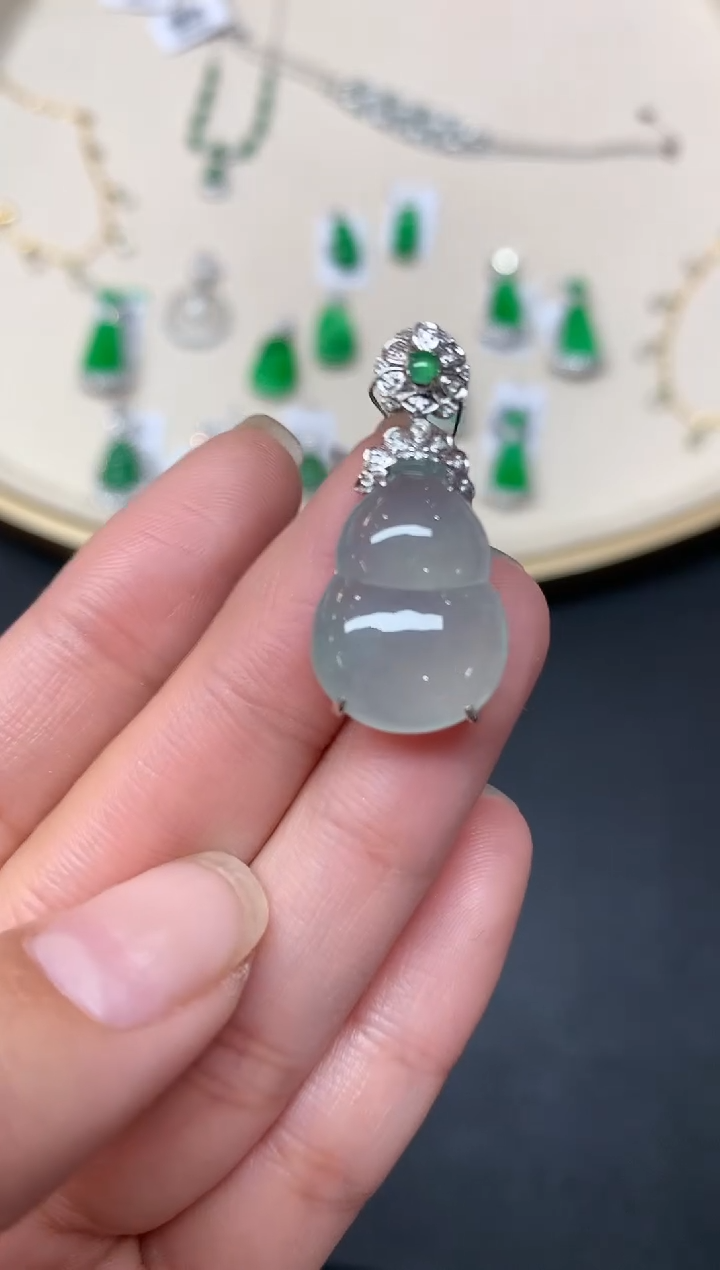 【闪购商品】翡翠吊坠(不含链)18K金镶嵌A65|3980