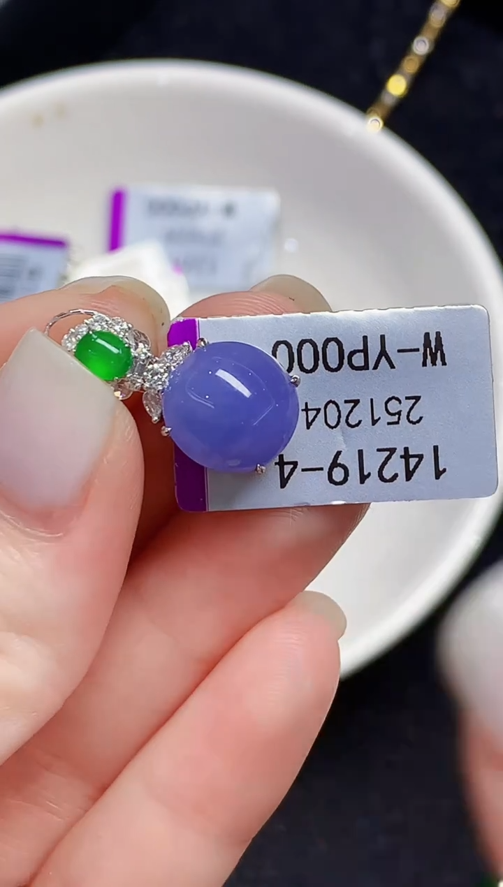 吊坠(不含链)18K金镶嵌翡翠YS多样性发其一