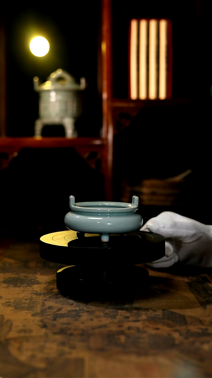 【闪购商品】原矿青绿釉三足双耳炉