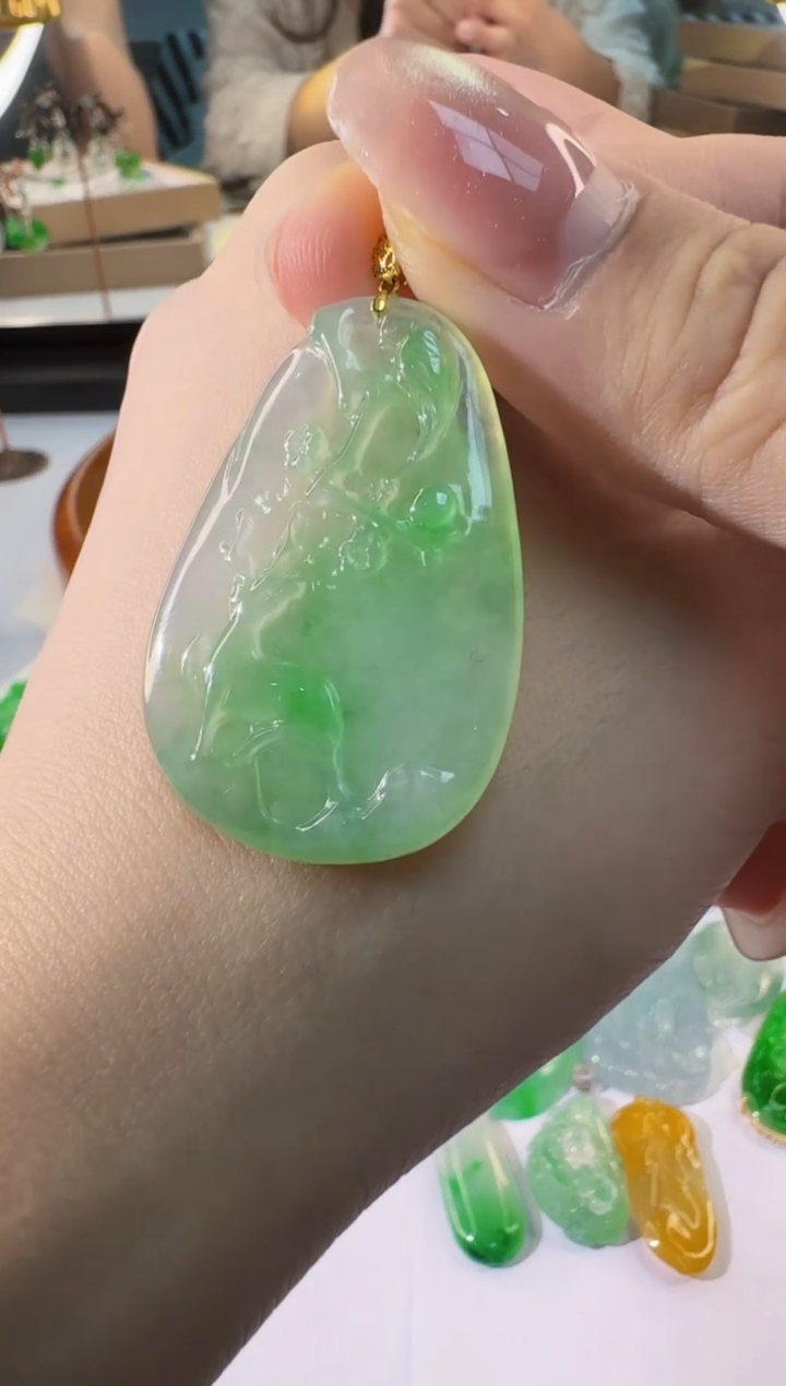 【闪购商品】翡翠未镶嵌颈饰缅甸翡翠A货吊坠