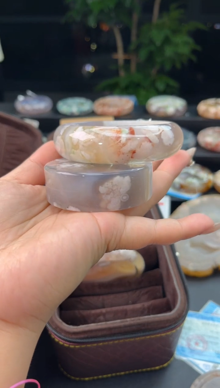 【闪购商品】石英质玉手镯未镶嵌赠送镯心（圈口63