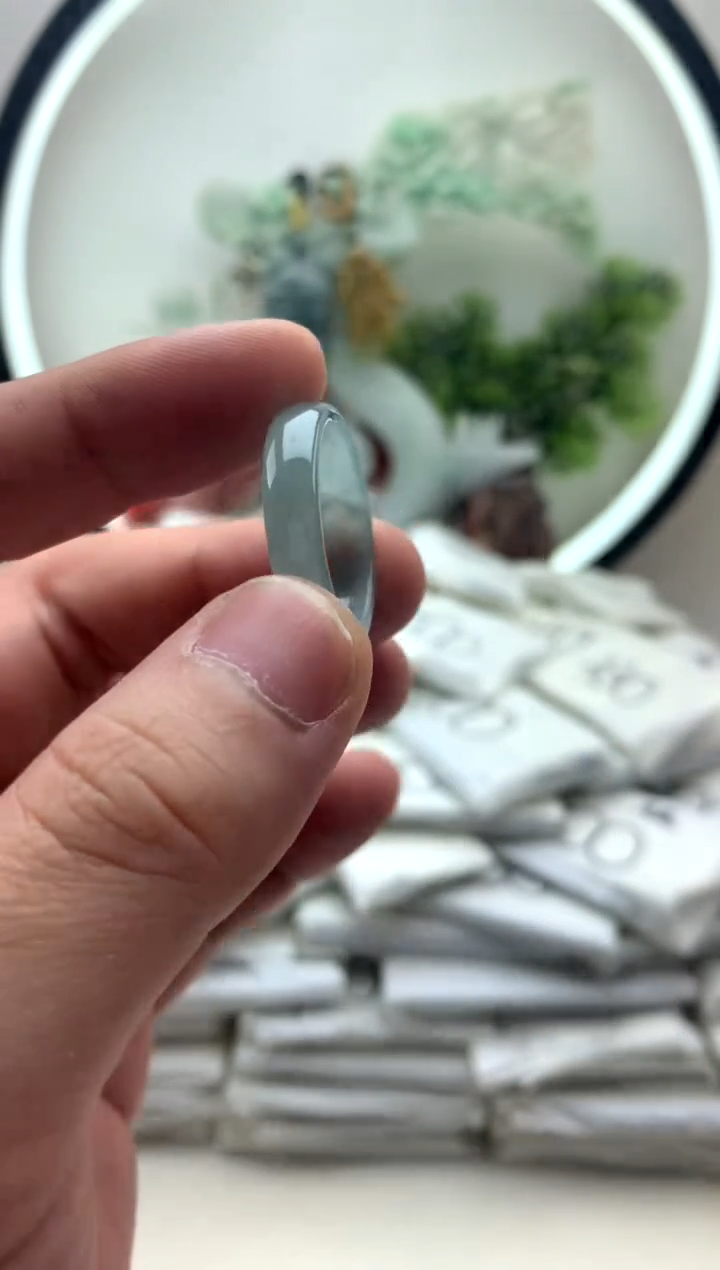 颈饰未镶嵌翡翠戒圈