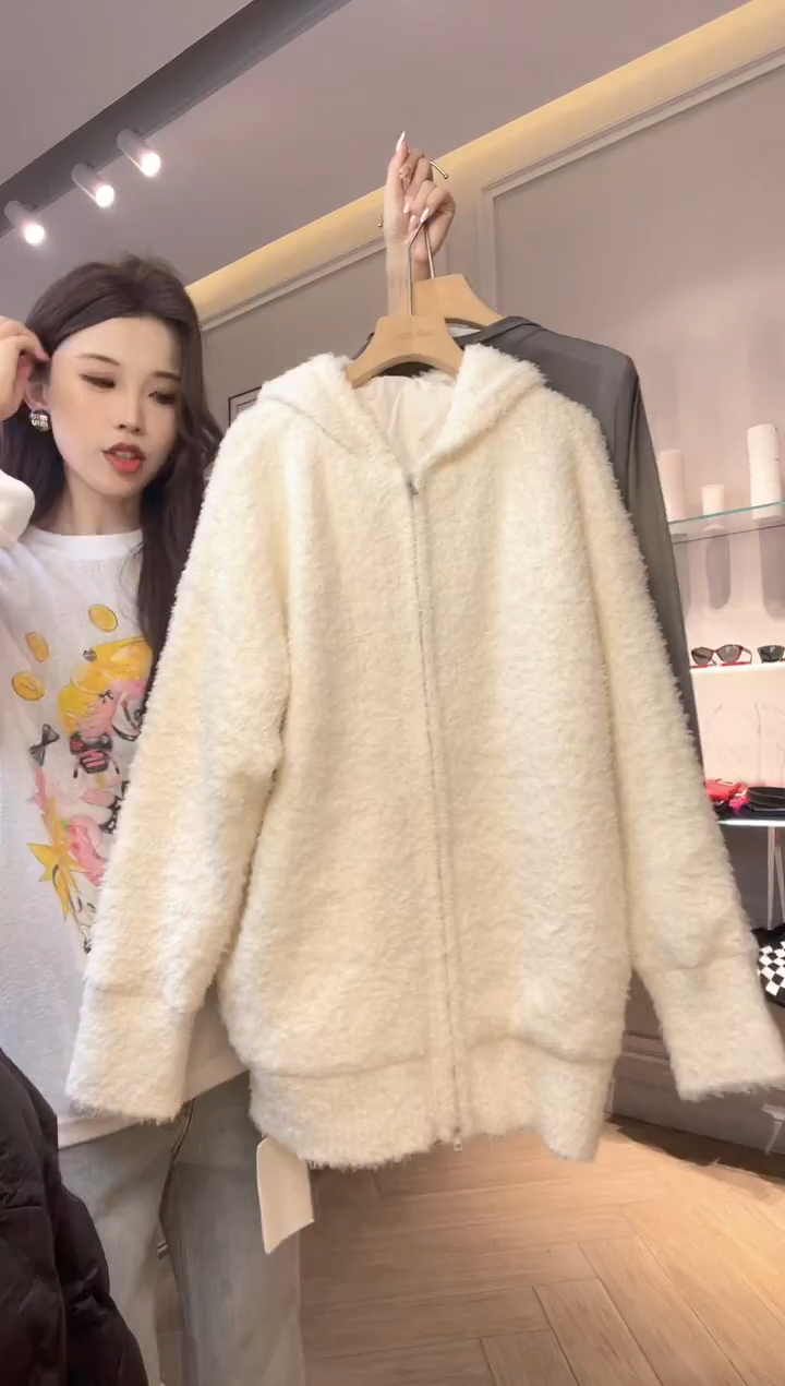 原价1599 白色羊毛外套 只有M两件