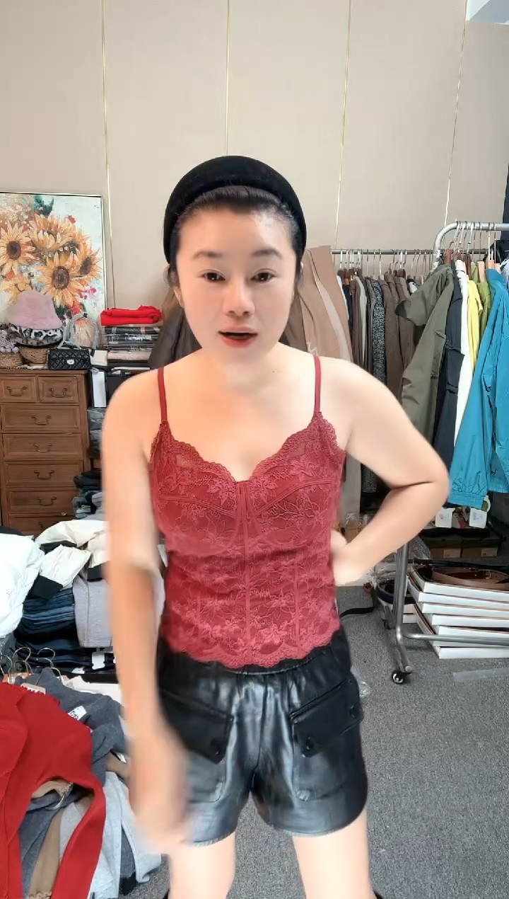 卡****伊758                  