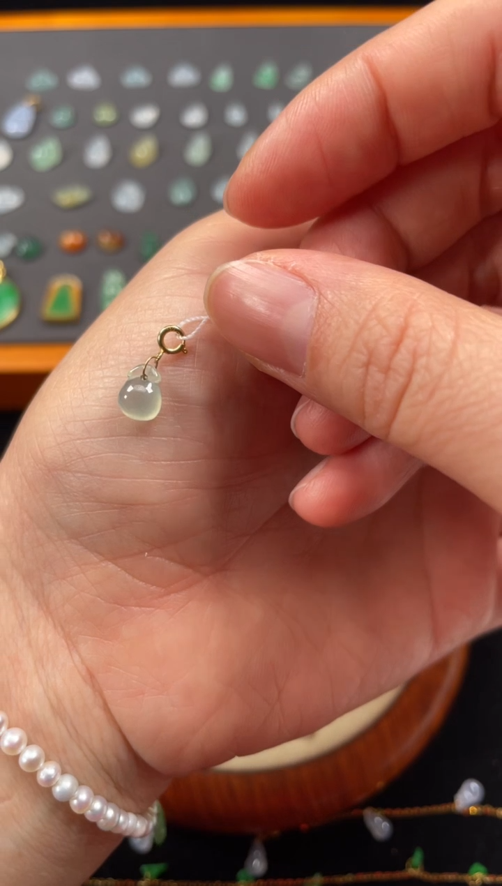 吊坠(不含链)18K金镶嵌翡翠一个  JK305