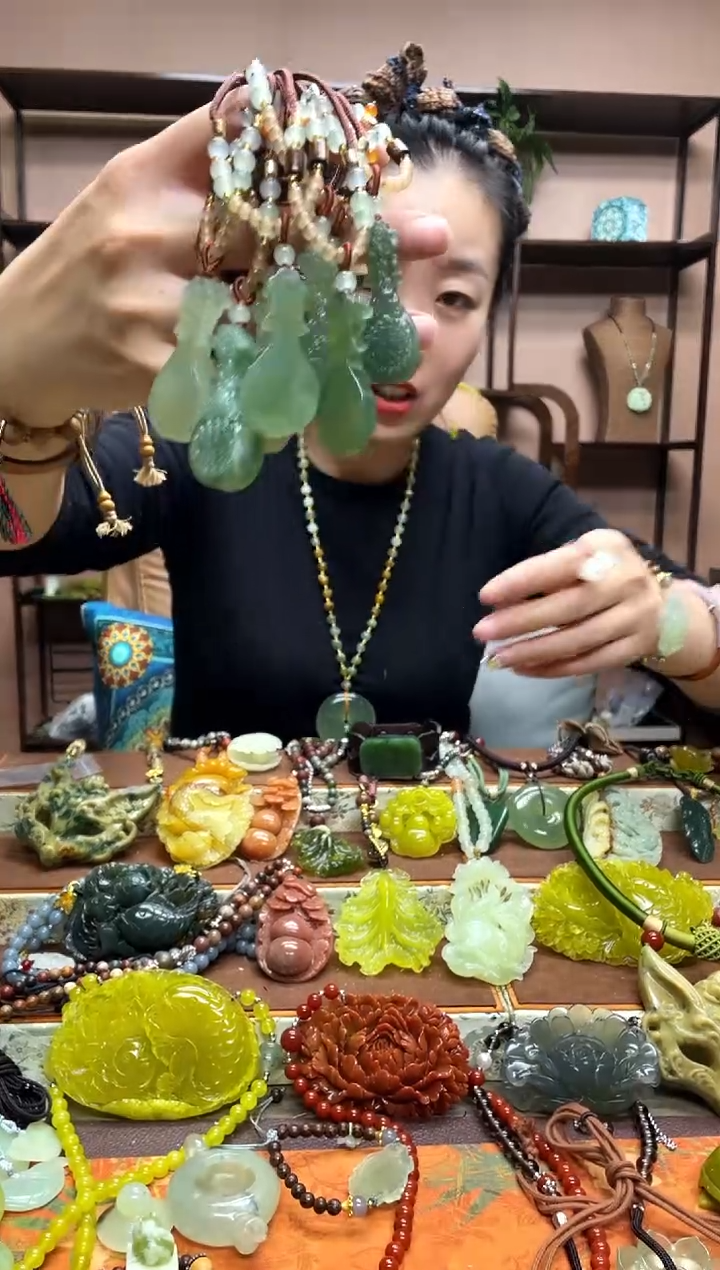 未镶嵌岫玉吊坠多样性发货发其中之一