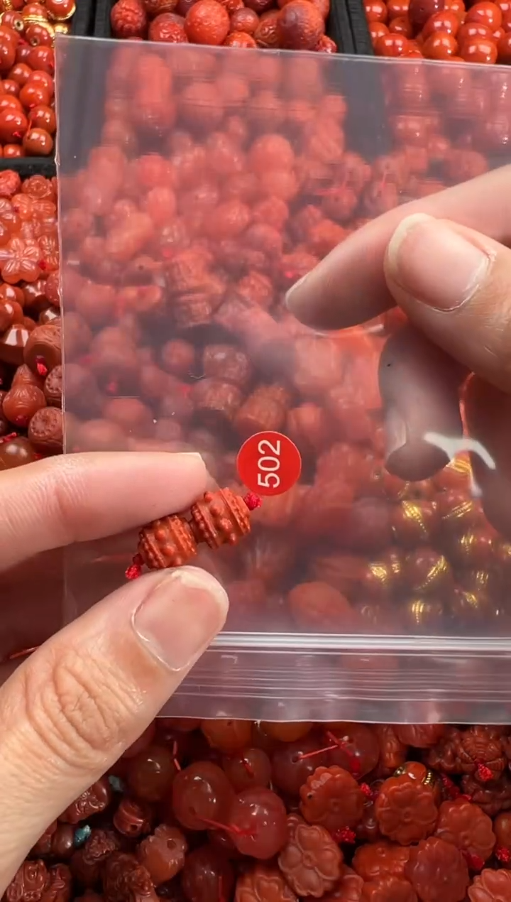 南红玛瑙未镶嵌颈饰1