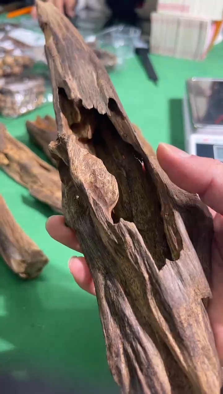 【闪购商品】沉香手把件55号150克多样性发一