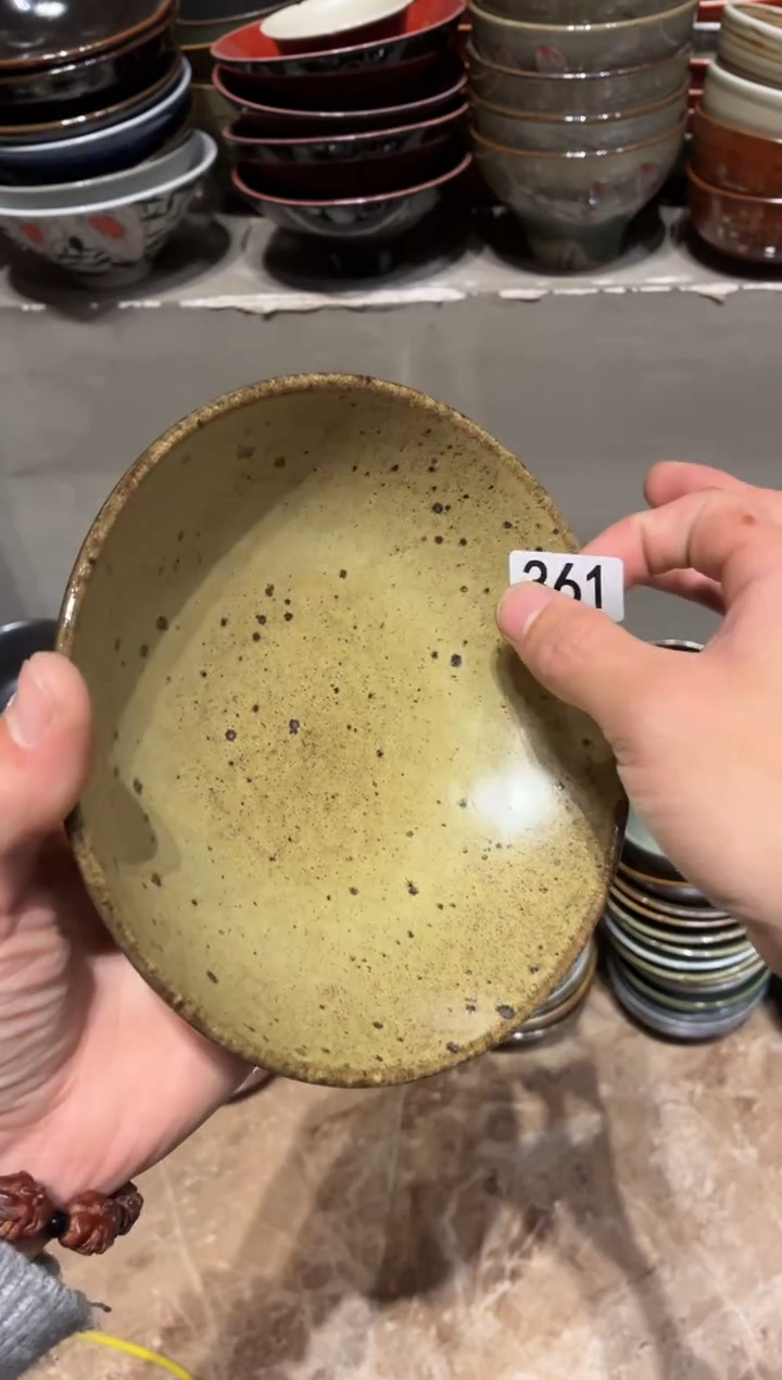 瓷片带***界361黄色圆口碗1个