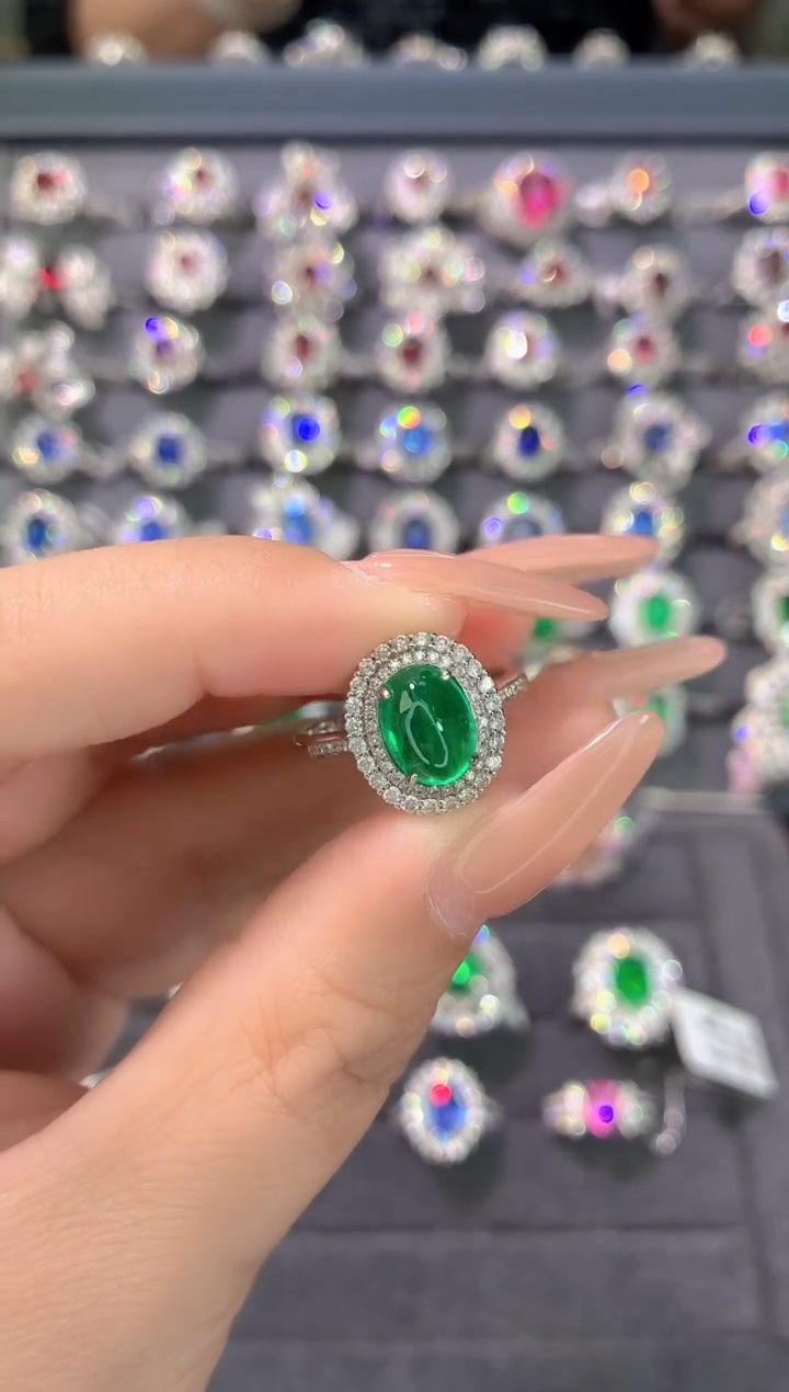 18K金镶嵌戒指祖母绿-2.2克拉