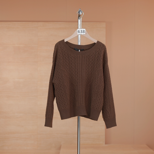 【638】咖啡色绞花针织毛衣