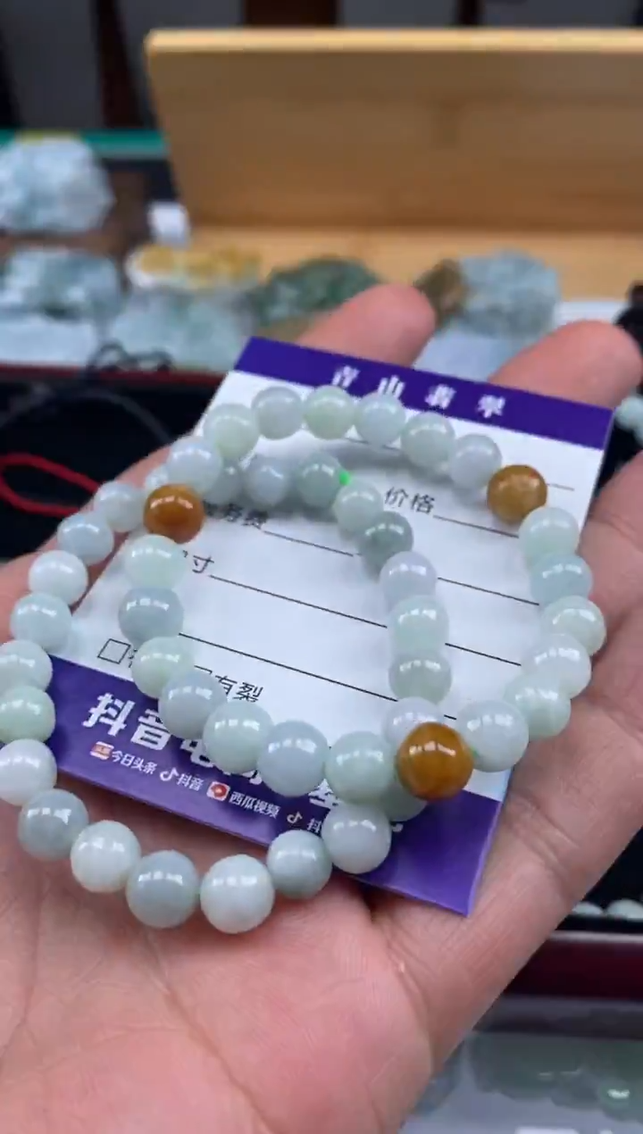 颈饰未镶嵌翡翠珠子