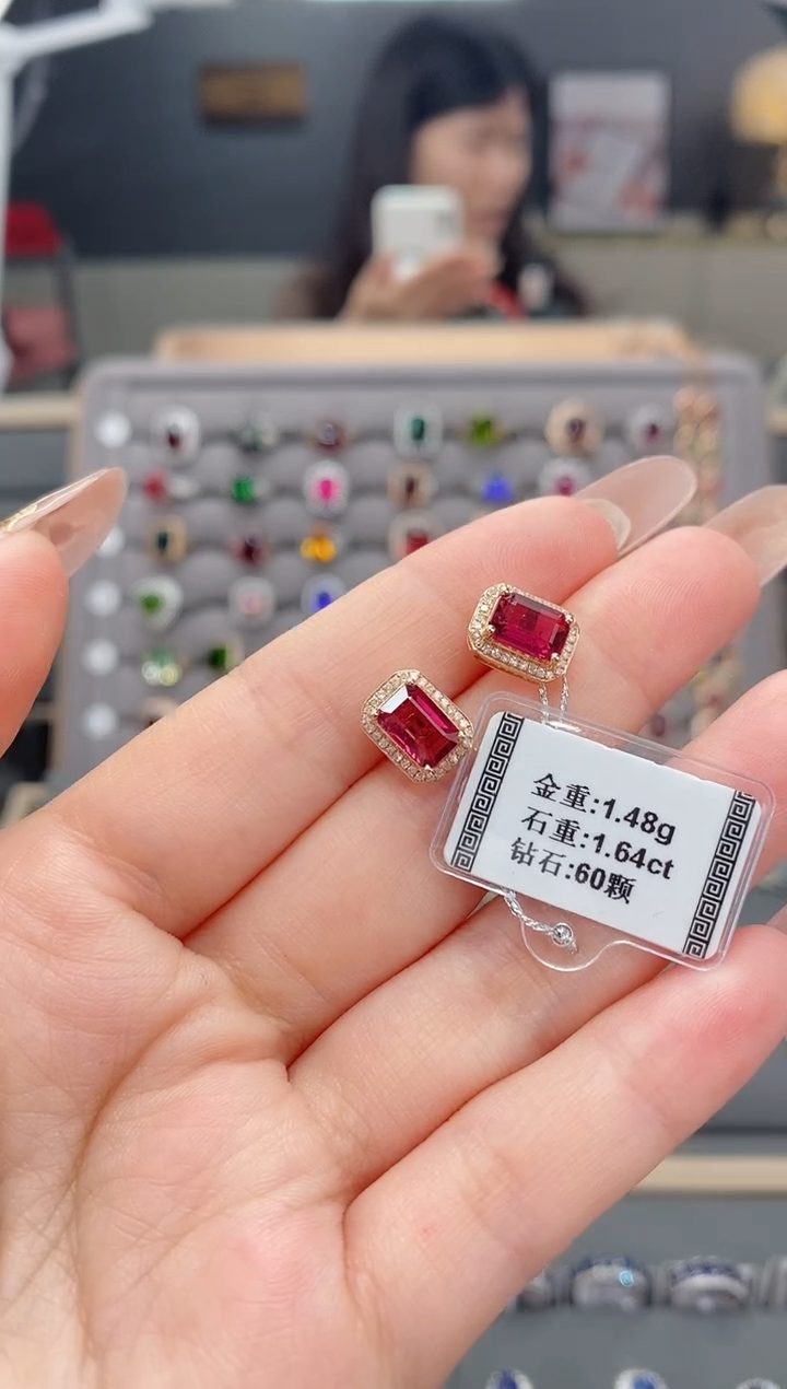 【闪购商品】碧玺耳饰18K金镶嵌1.64配钻  