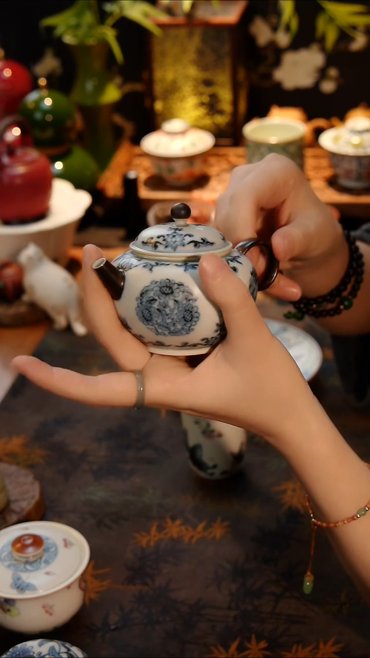陶瓷墨冉青花图案纹 茶壶