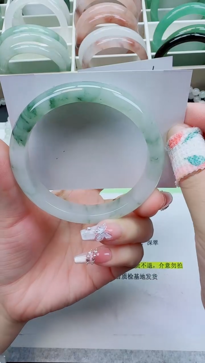 【闪购商品】石英质玉手镯未镶嵌95/62.7圈