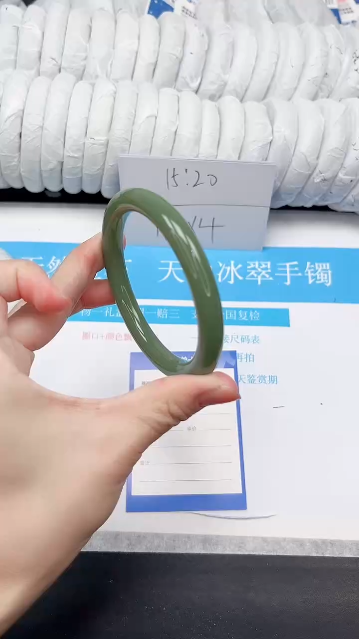 未镶嵌手镯石英质玉78-61.4HY