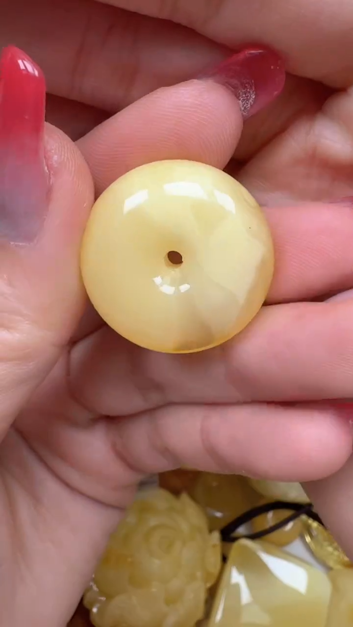 裸石琥珀未镶嵌如图