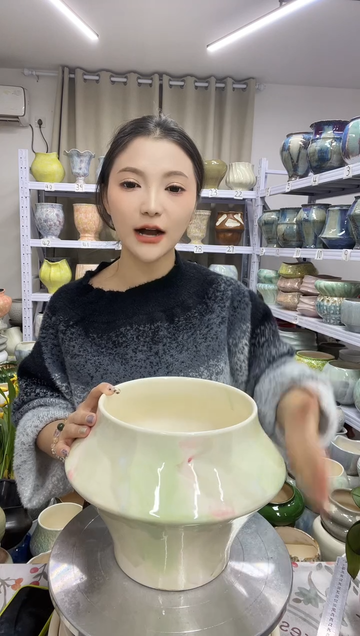 【花盆链接】  高 ：19 口：18