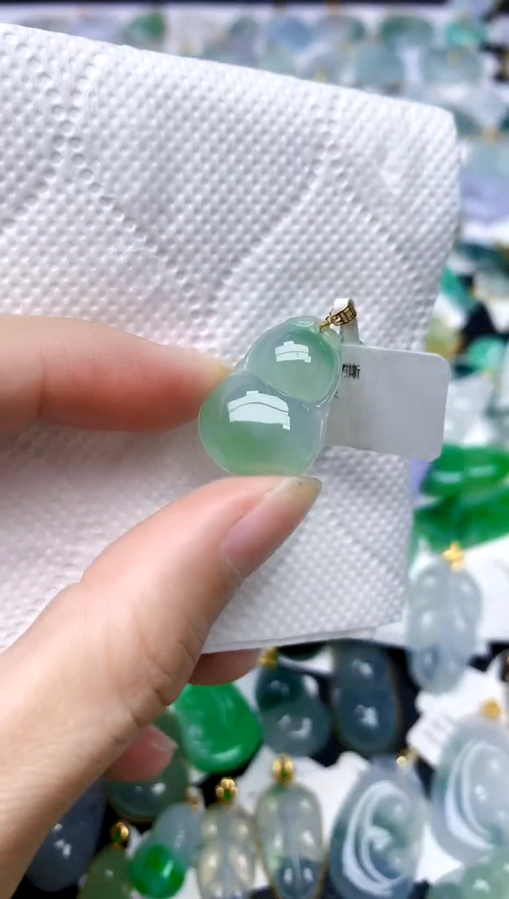 颈饰18K金镶嵌翡翠天然A货翡翠