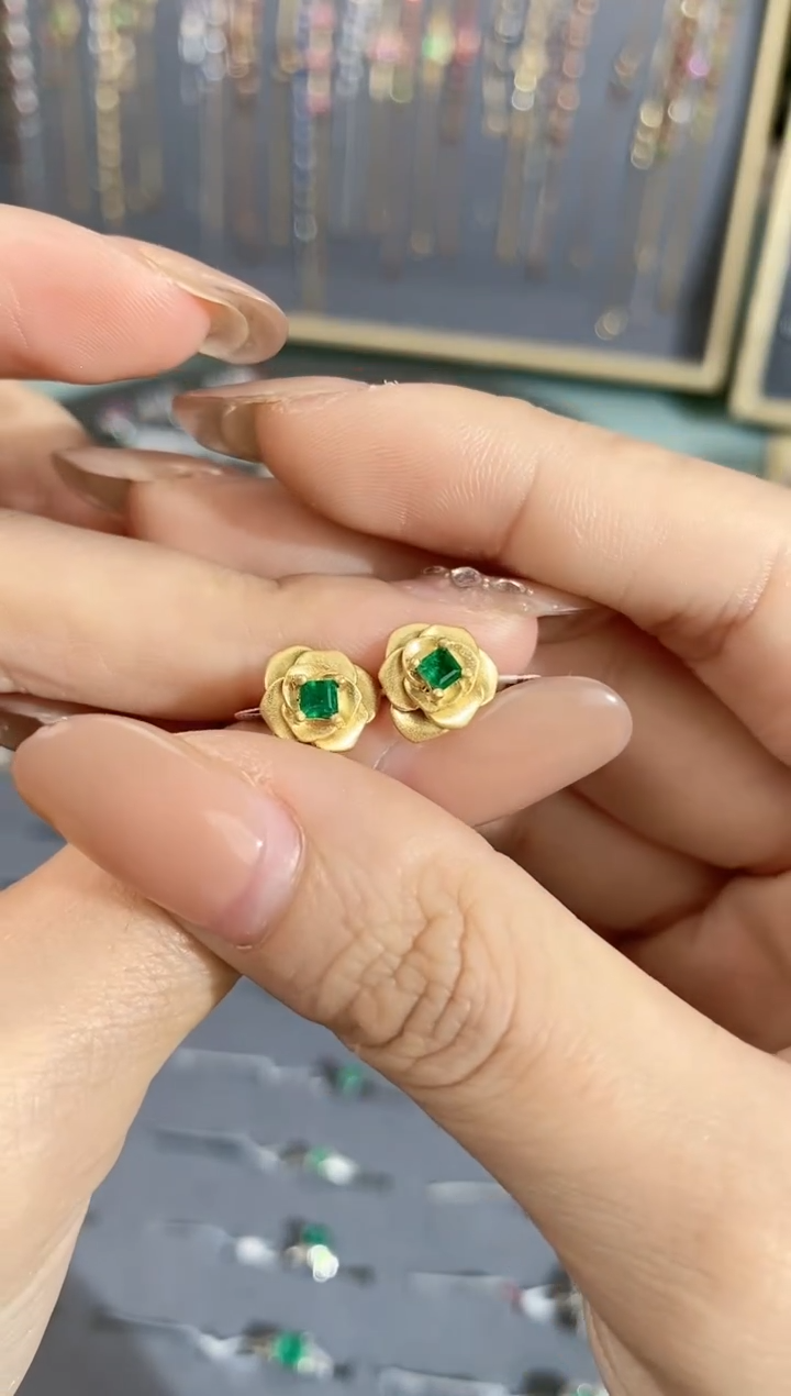 【闪购商品】祖母绿耳饰18K金镶嵌耳钉