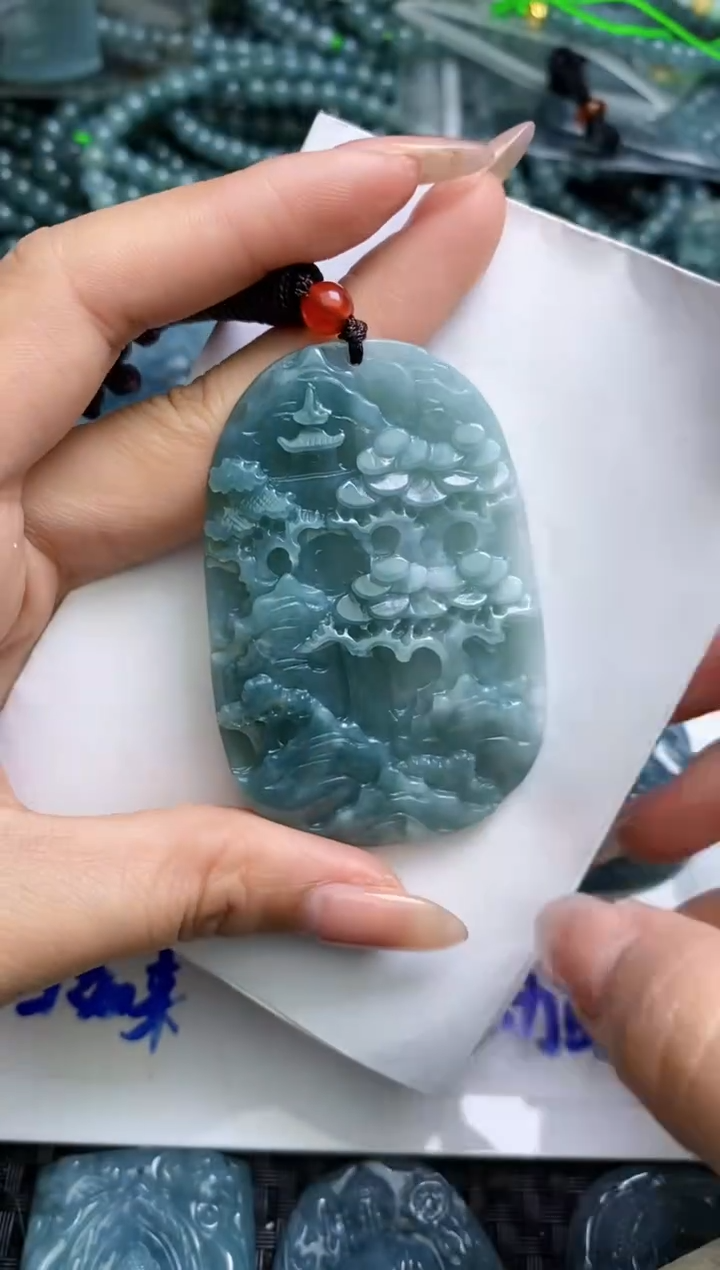 【闪购商品】翡翠颈饰未镶嵌         