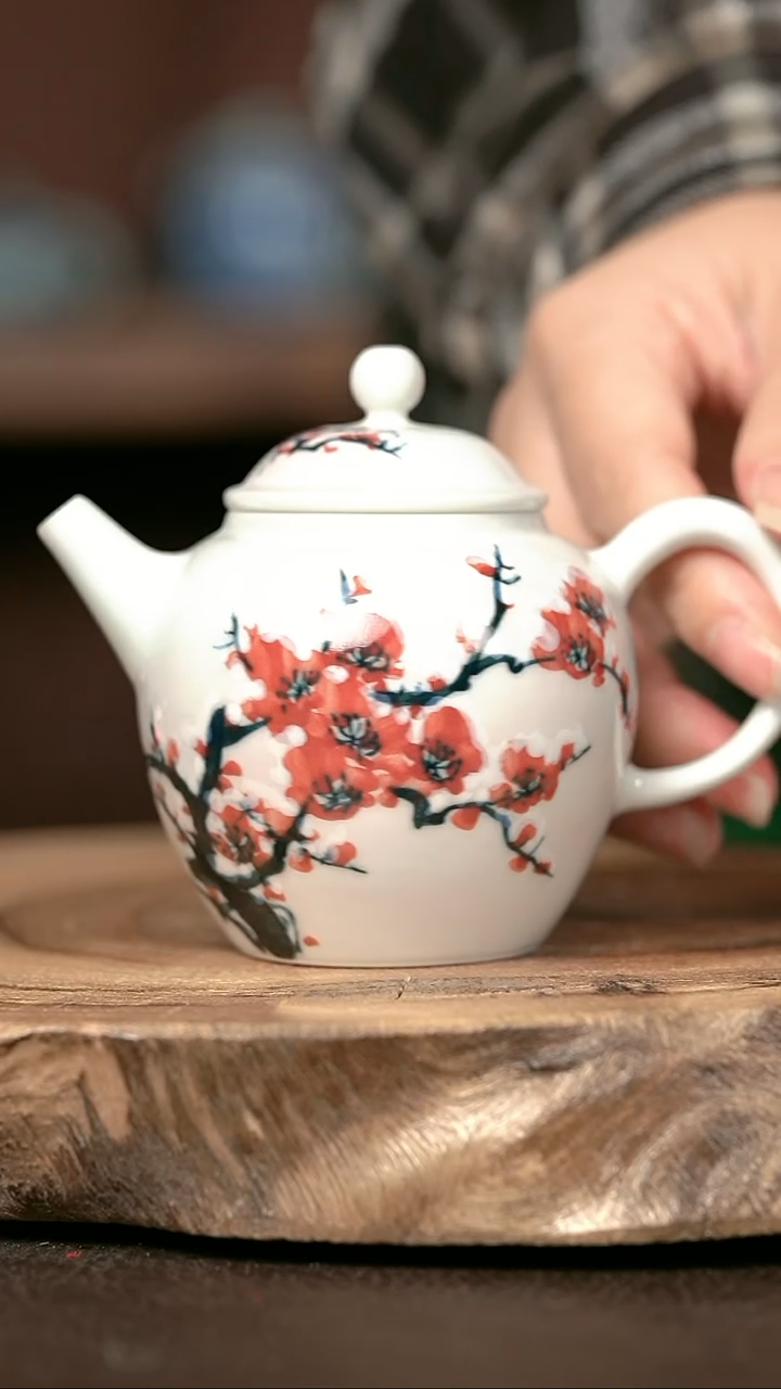 手绘手绘高温现代瓷 气  雪梅宫灯壶130cc